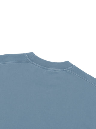 Close-up of the dropped shoulder seam on the 360 GSM vintage-washed cotton crewneck in jeans blue
